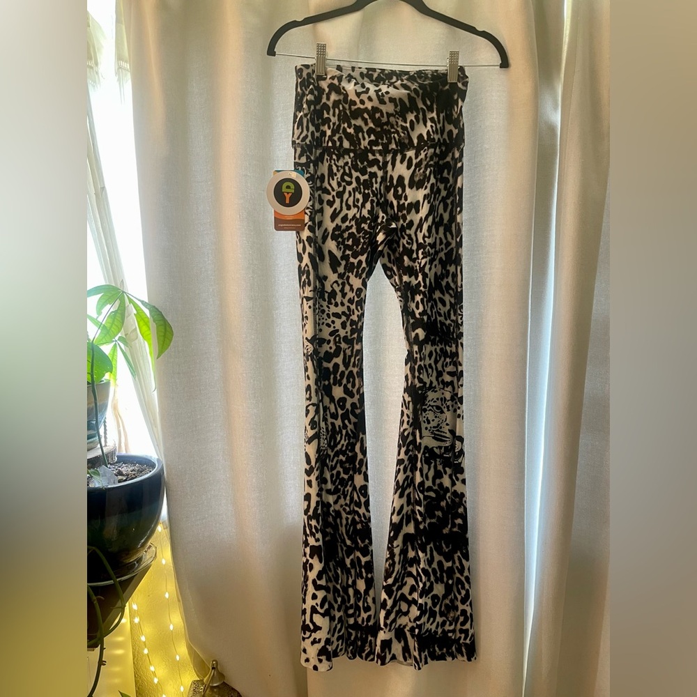 Yoga Democracy Ghost Leopard Bell bottoms size small